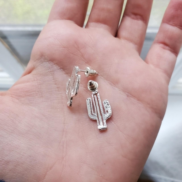 NWOT Adorable Silver Cactus Studs - Picture 5 of 5